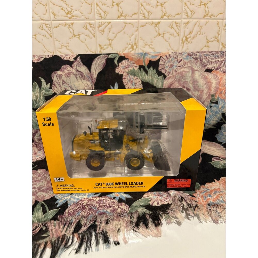New in Box Caterpillar 930K Wheel Loader Die Cast Replica